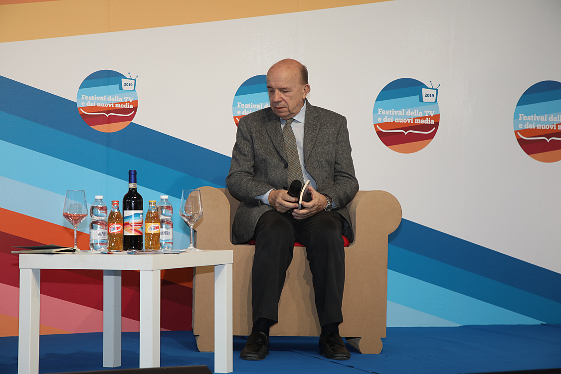 Festival della TV e dei Nuovi Media 2019_286.jpg - La percezione della legalità e dei diritti Tempi della giustizia e certezza della pena, burocrazia ossessiva, corruzione diffusa, criminalità che sembra controllare intere aree del Paese.  Legalità e diritti sono percepiti solo come concetti astratti ? Repressione e propaganda sono le uniche risposte possibili? Lirio Abbate e Gustavo Zagrebelsky.
